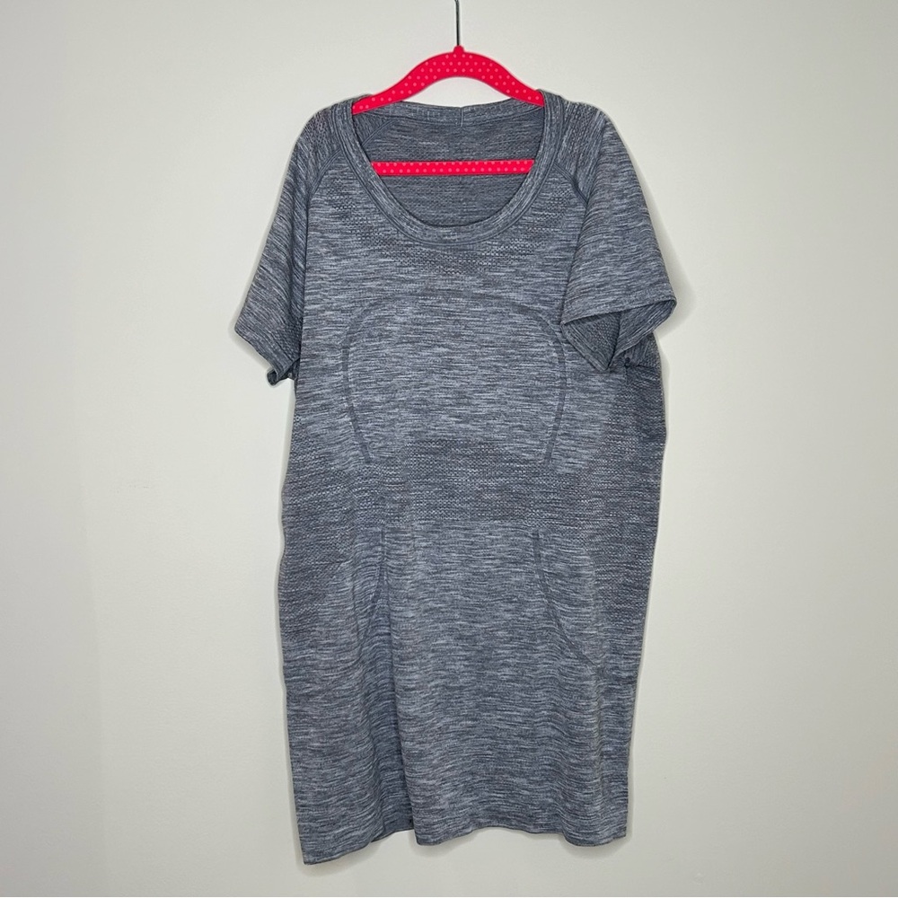 GUC Lululemon Swiftly Tech gray short sleeve tee. Size 8.